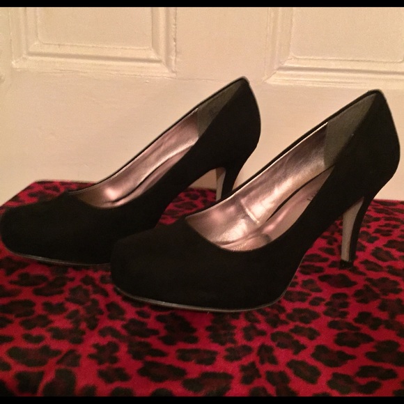 Black micro suede Madden Girl “Getta” heels 8 1/2 - Picture 2 of 6